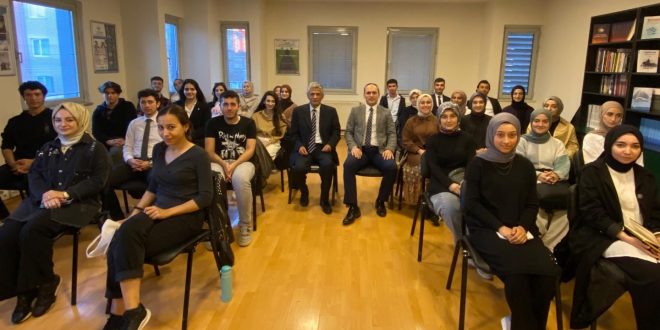 Hibrit Olarak Düzenlenen TESAM Eğitim Akademisi 2022-2 “Teknoloji Devriminin Gözlükleriyle Öğretmen Olmak” TESAM Ataşehir Genel Merkezi’nde Gerçekleşti